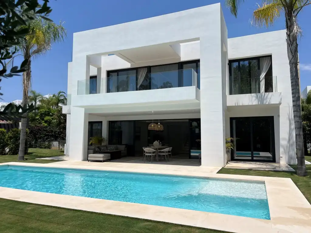 Chalet con piscina en venta en Estepona Pueblo, imagen 4