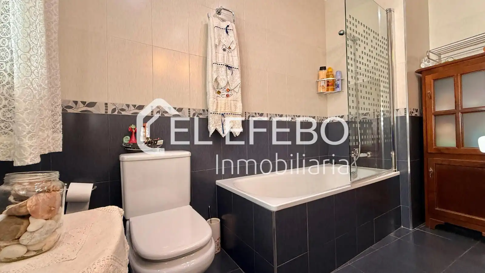 Baño de Piso en venta en Antequera con Aire acondicionado, Calefacción y Terraza