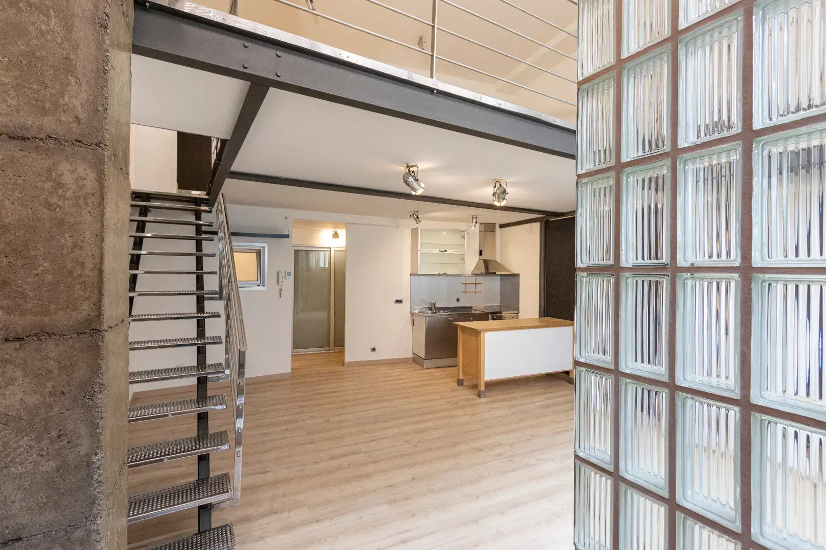 Küche von Büro zur Miete in Barcelona mit Alarm