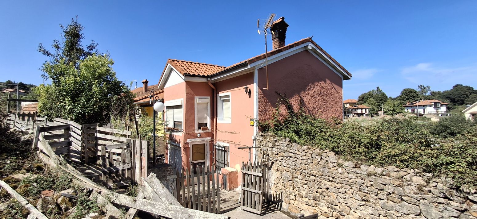 Vista exterior de Casa o chalet en venta en Reocín con Calefacción