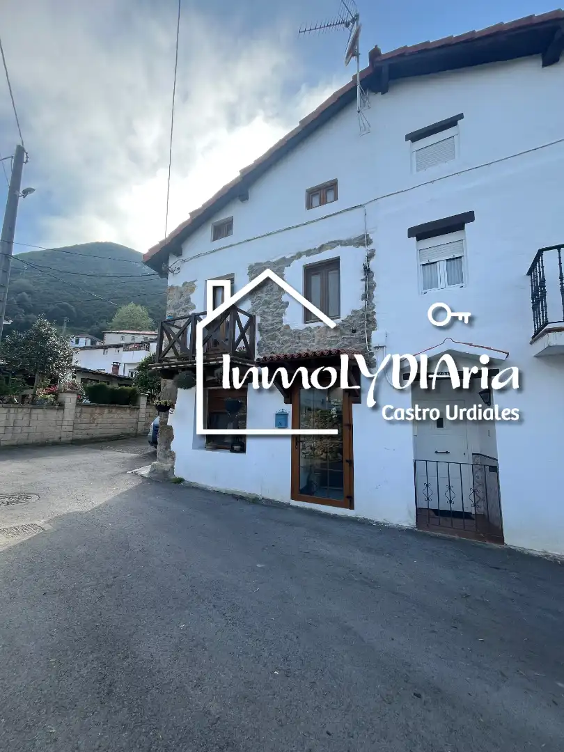 Casa adosada en venta en Castro-Urdiales con Calefacción, Parquet y Terraza