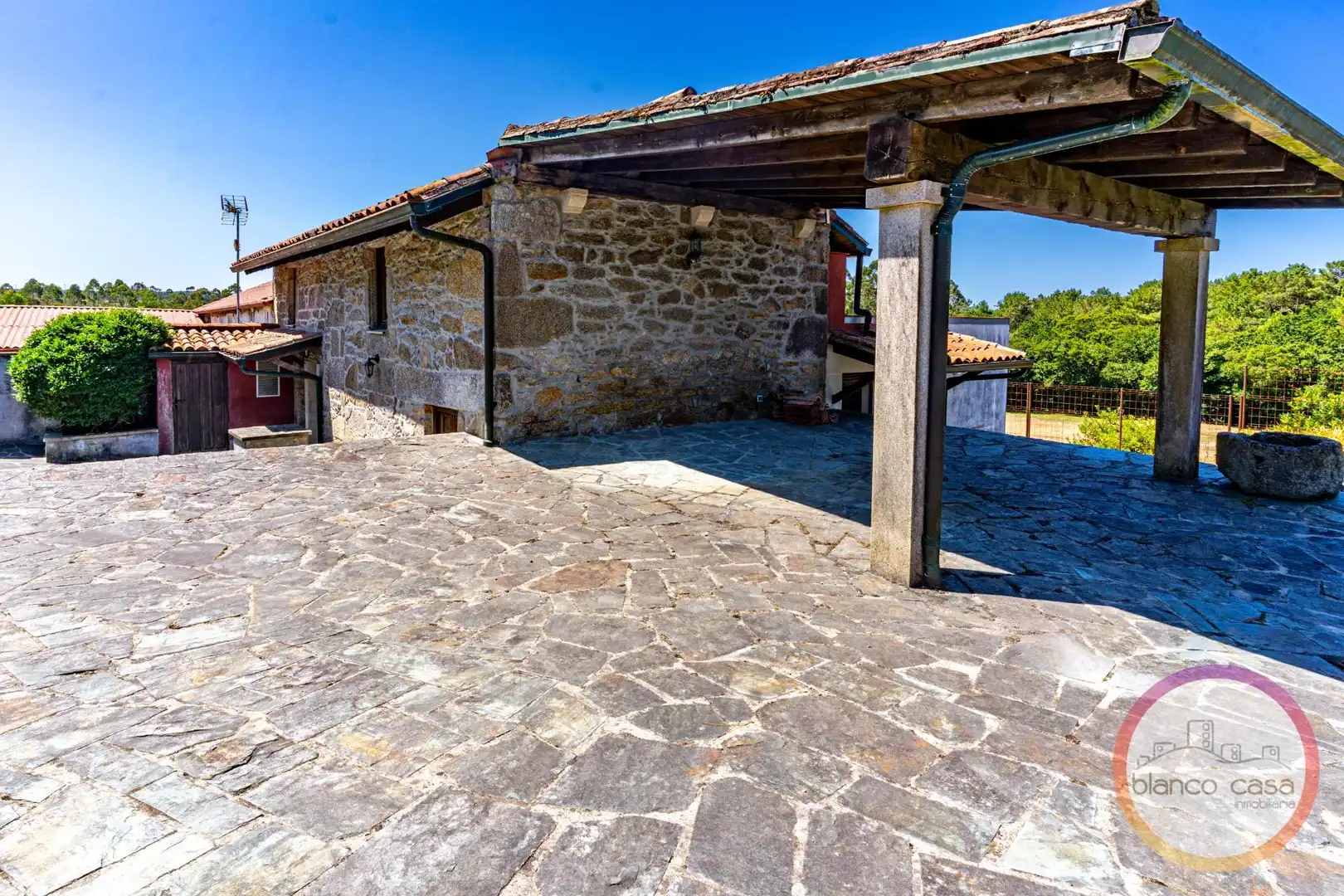 Vista exterior de Casa o xalet en venda en Vimianzo amb Calefacció i Traster