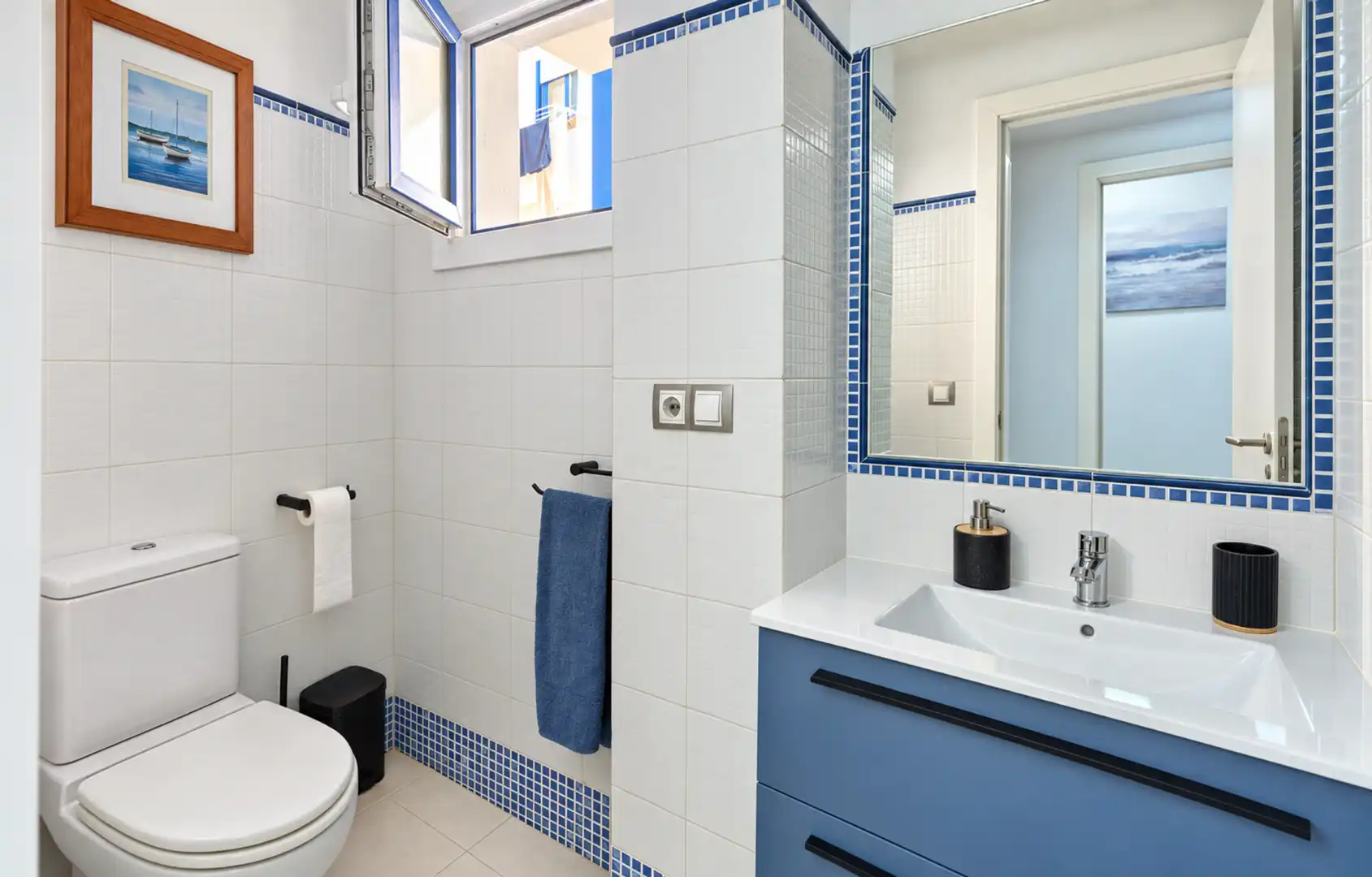 Bany de Apartament en venda en Manilva amb Aire condicionat, Terrassa i Traster