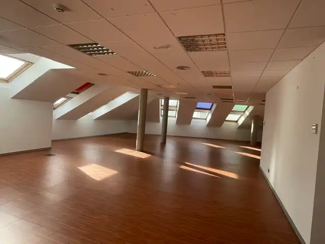 Büro zur Miete in Santander mit Klimaanlage und Heizung