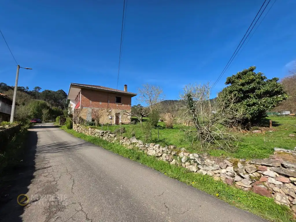 Außenansicht von Country house zum Verkauf in Llanera
