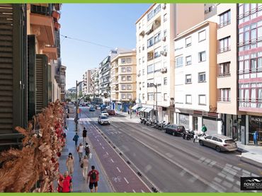 Pis amb balcó en venda a Calle Calle Enrique Scholtz