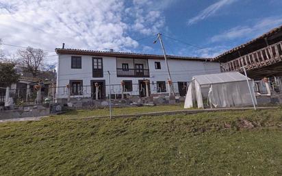 Vista exterior de Casa o xalet en venda en San Martín del Rey Aurelio amb Jardí privat, Traster i Moblat
