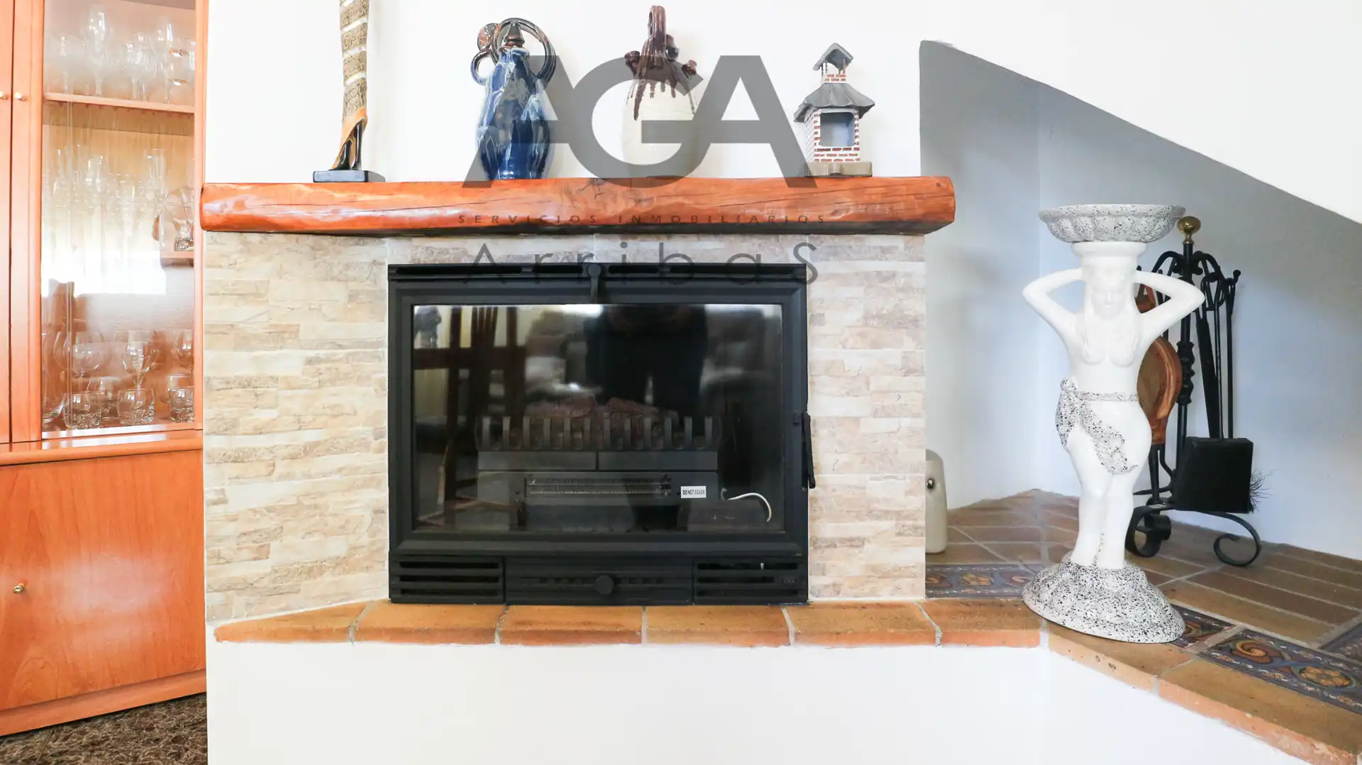 Sala d'estar de Casa o xalet en venda en Sant Cebrià de Vallalta amb Aire condicionat, Jardí privat i Terrassa