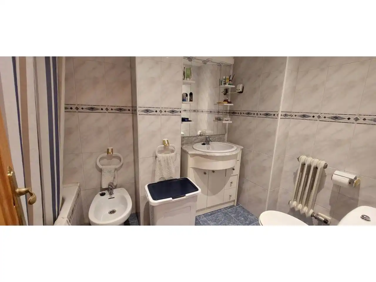 Badezimmer von Wohnung zum Verkauf in Villaquilambre mit Heizung und Balkon