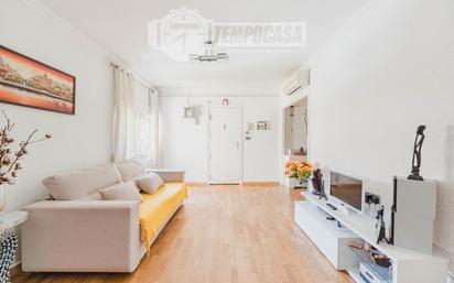 Living room of Flat for sale in  Barcelona Capital  with Air Conditioner, Heating and Private garden