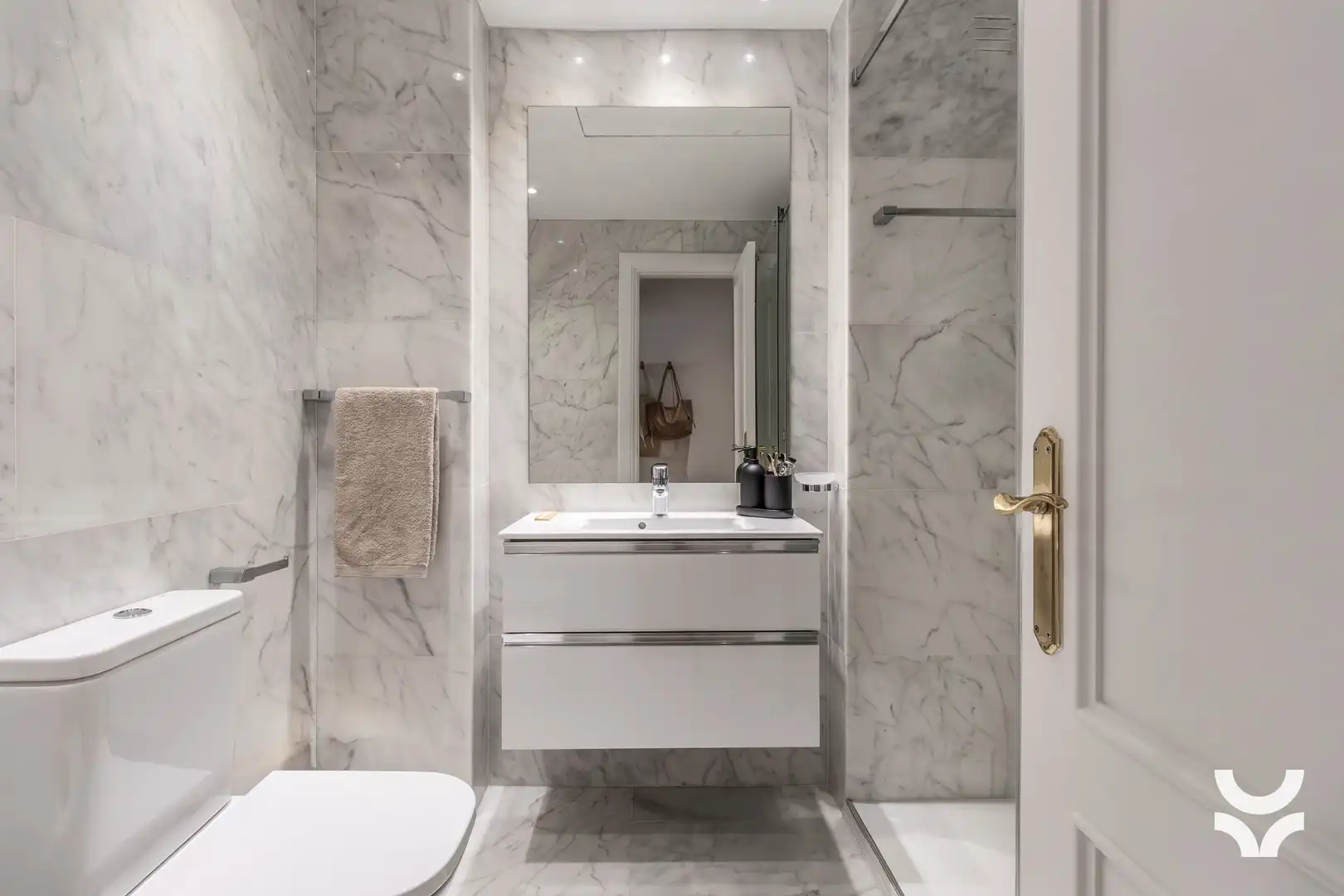 Bathroom of Apartments for rent in Madrid  with Air Conditioner, Heating and Furnished