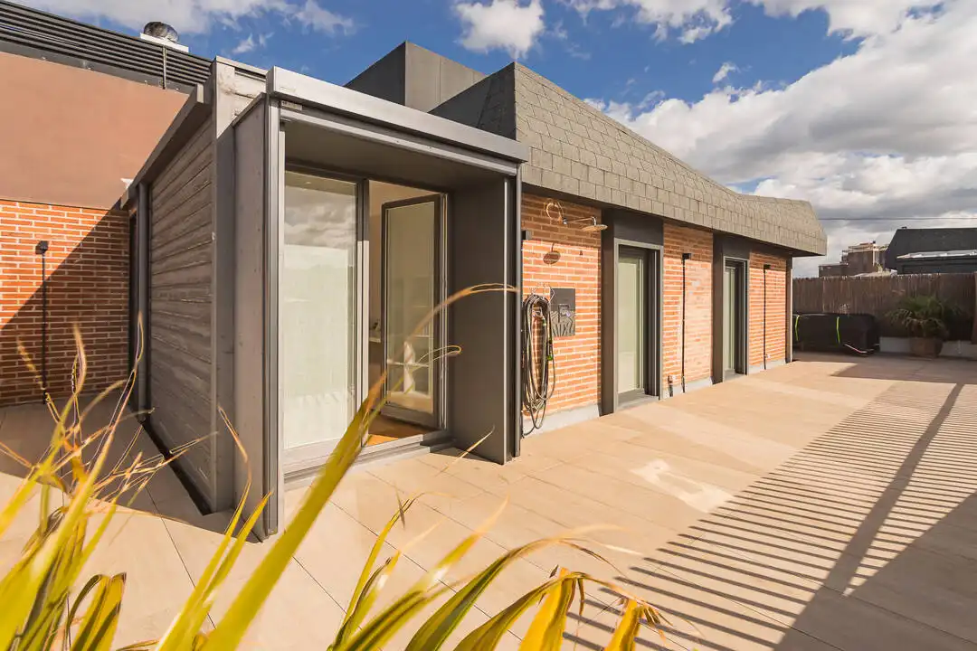 Vista exterior de Ático en venta en  Pamplona / Iruña con Calefacción, Terraza y Alarma