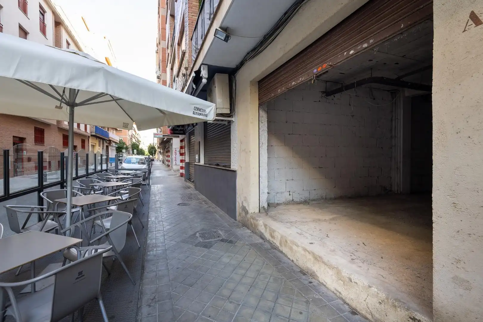 Vista exterior de Local en venda en Granada