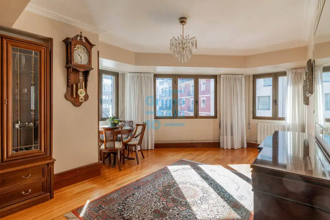 Comedor de Piso en venta en Donostia - San Sebastián  con Calefacción y Balcón