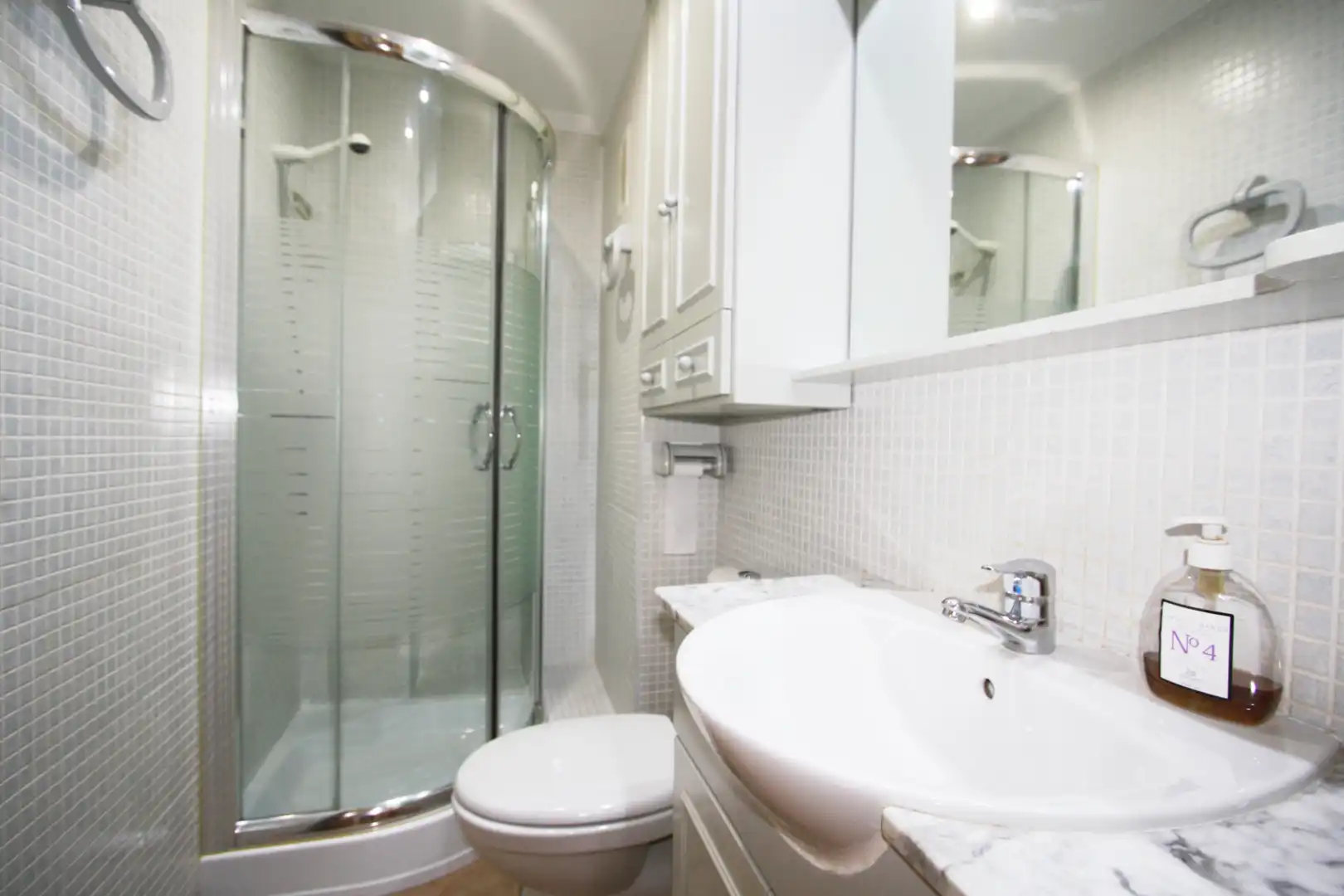 Baño de Piso en venta en Albacete con Calefacción, Parquet y Amueblado