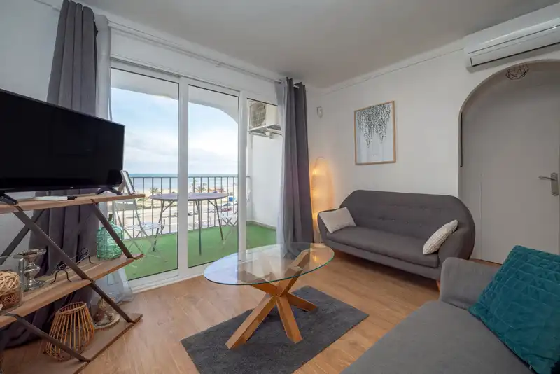 Sala d'estar de Pis en venda en Empuriabrava amb Piscina