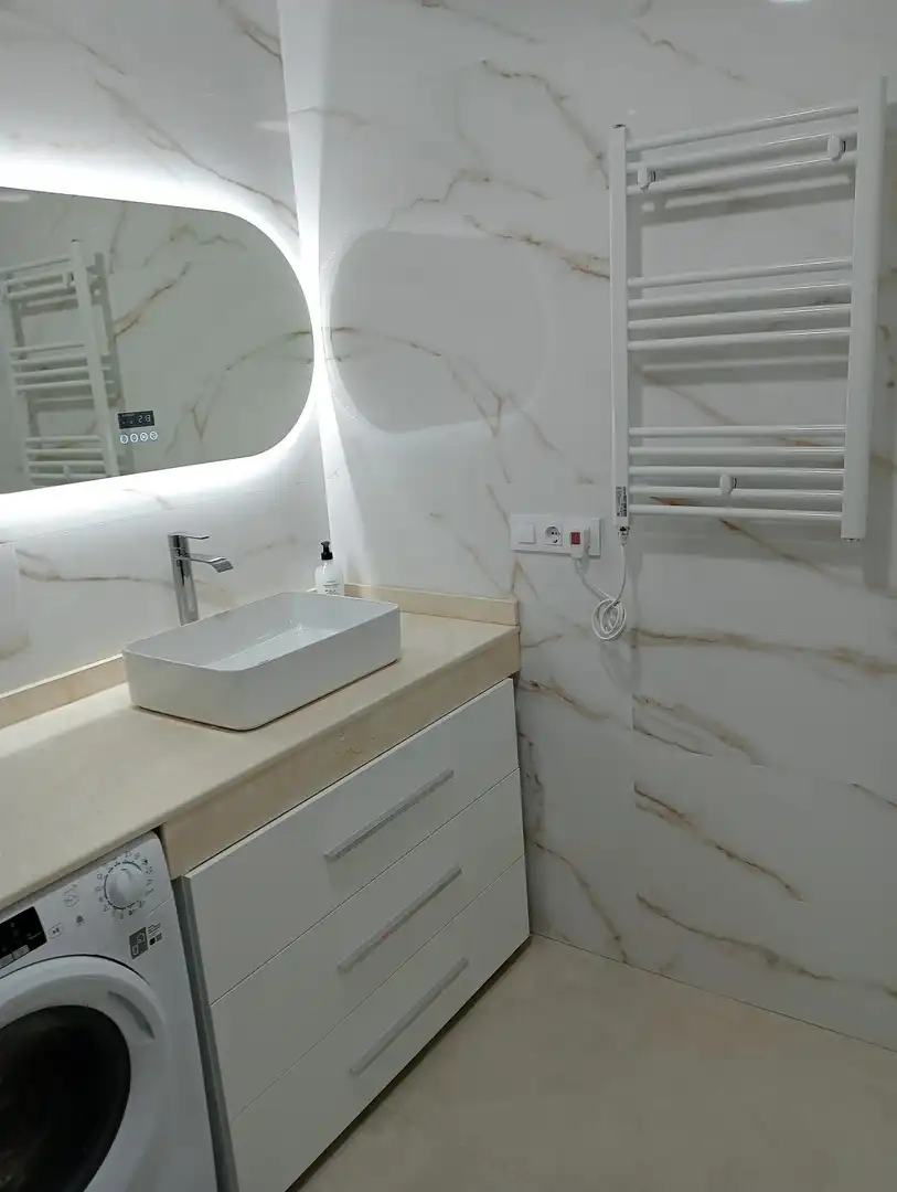 Badezimmer von Wohnungen zur Miete in Cáceres mit Klimaanlage, Heizung und Möbliert