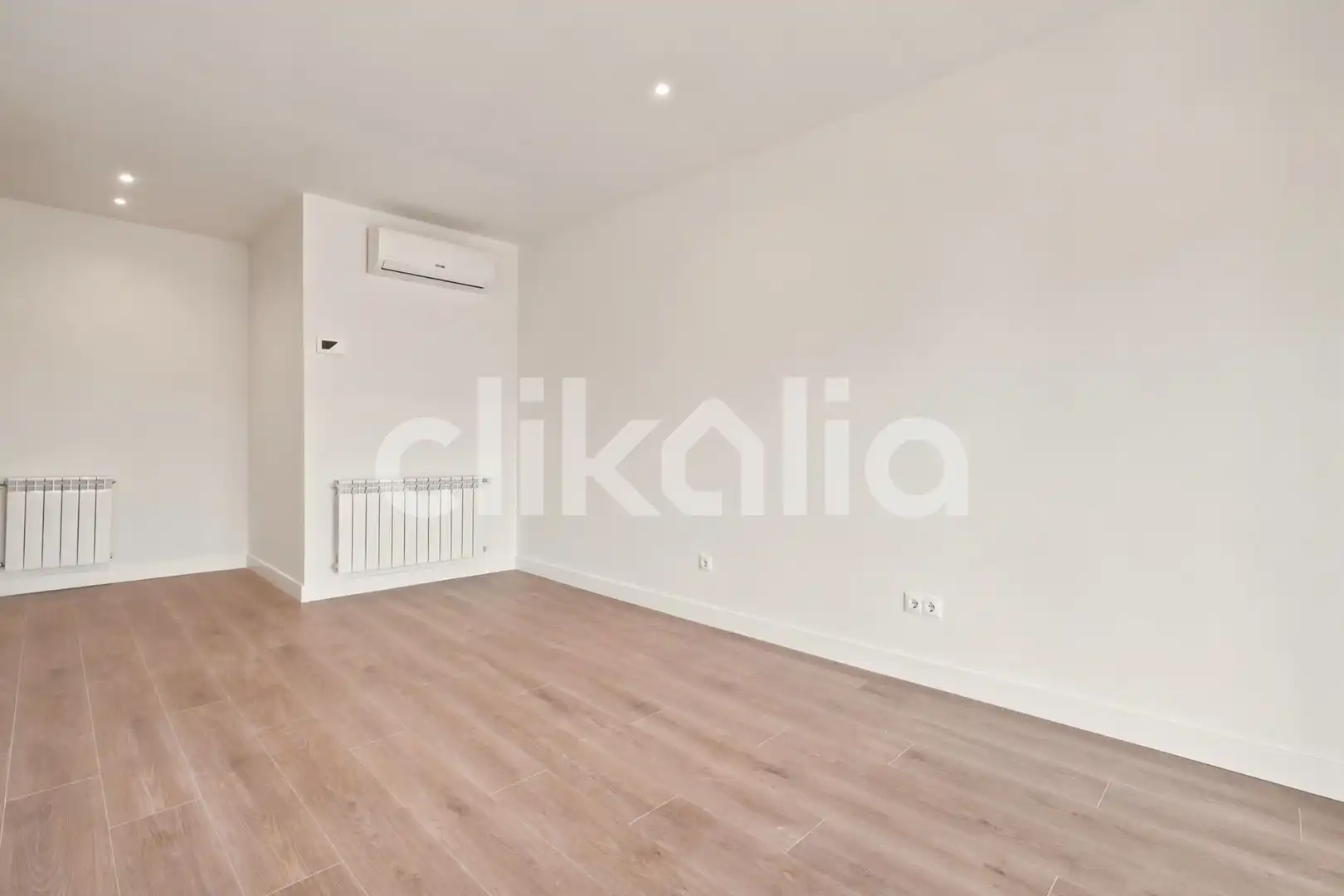 Habitación de Piso en venta en Madrid con Aire acondicionado, Calefacción y Jardín privado