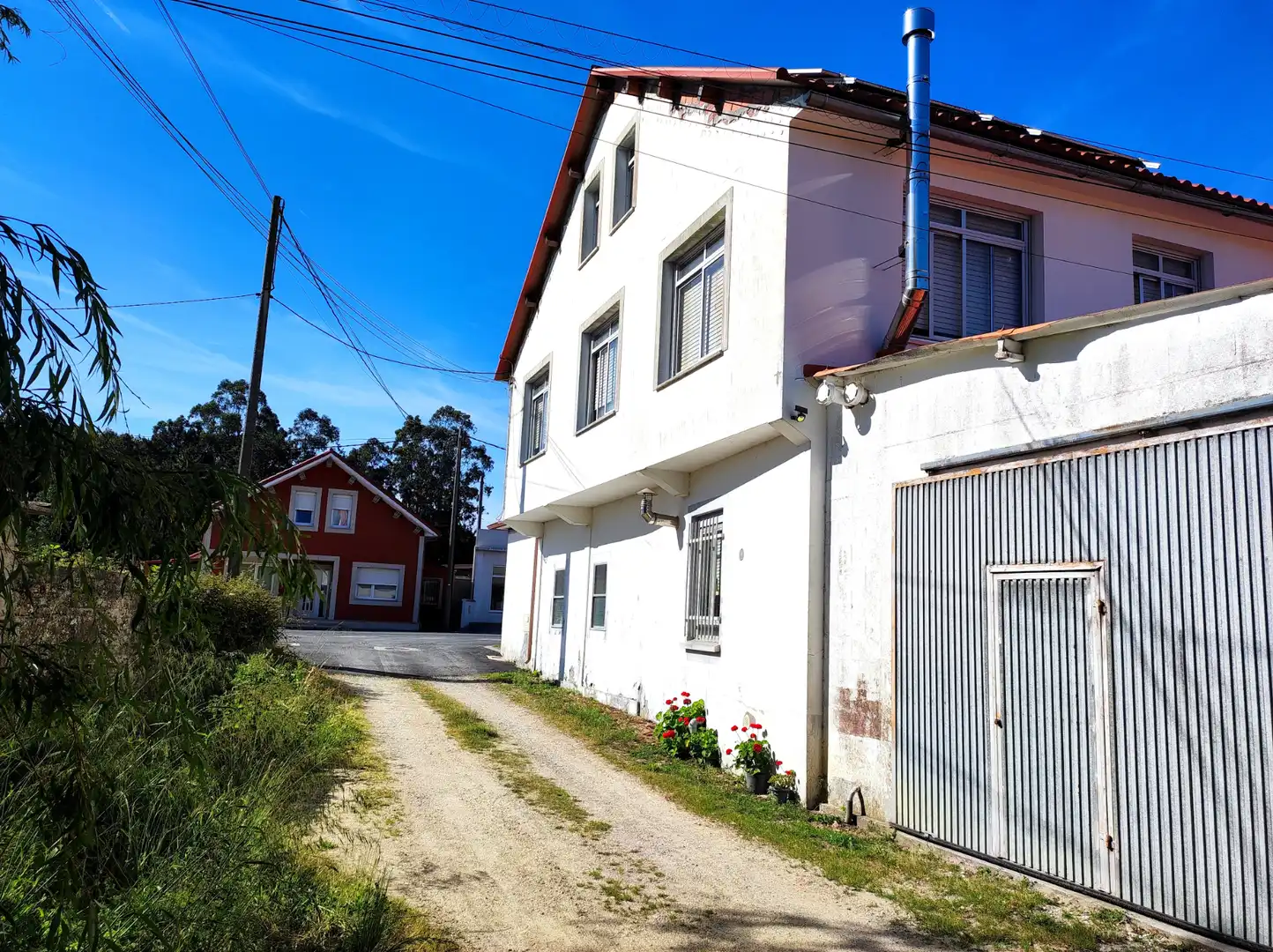 Vista exterior de Casa o xalet en venda en A Laracha   amb Calefacció, Jardí privat i Terrassa
