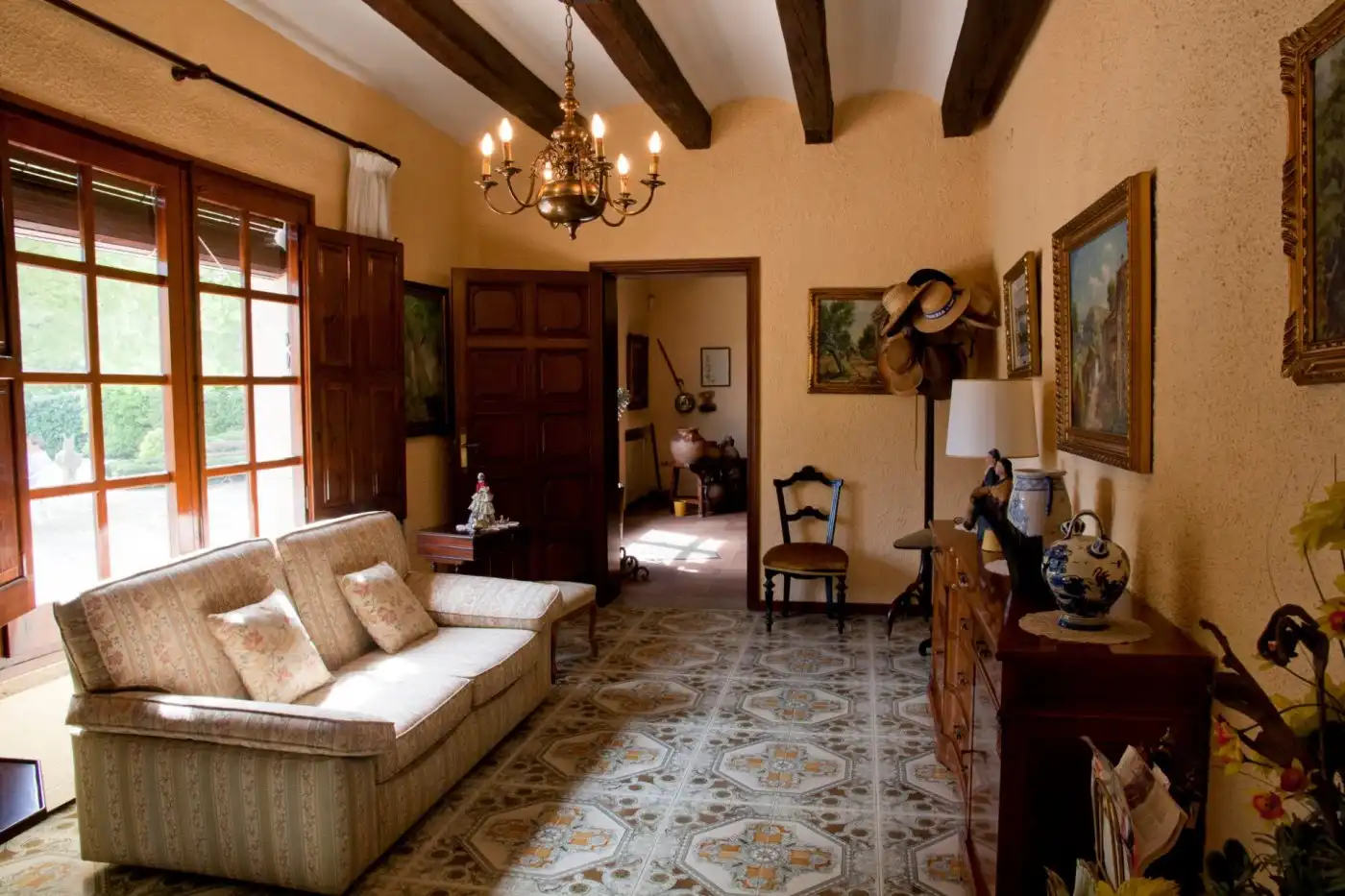 Sala d'estar de Casa o xalet en venda en La Roca del Vallès amb Calefacció, Jardí privat i Terrassa