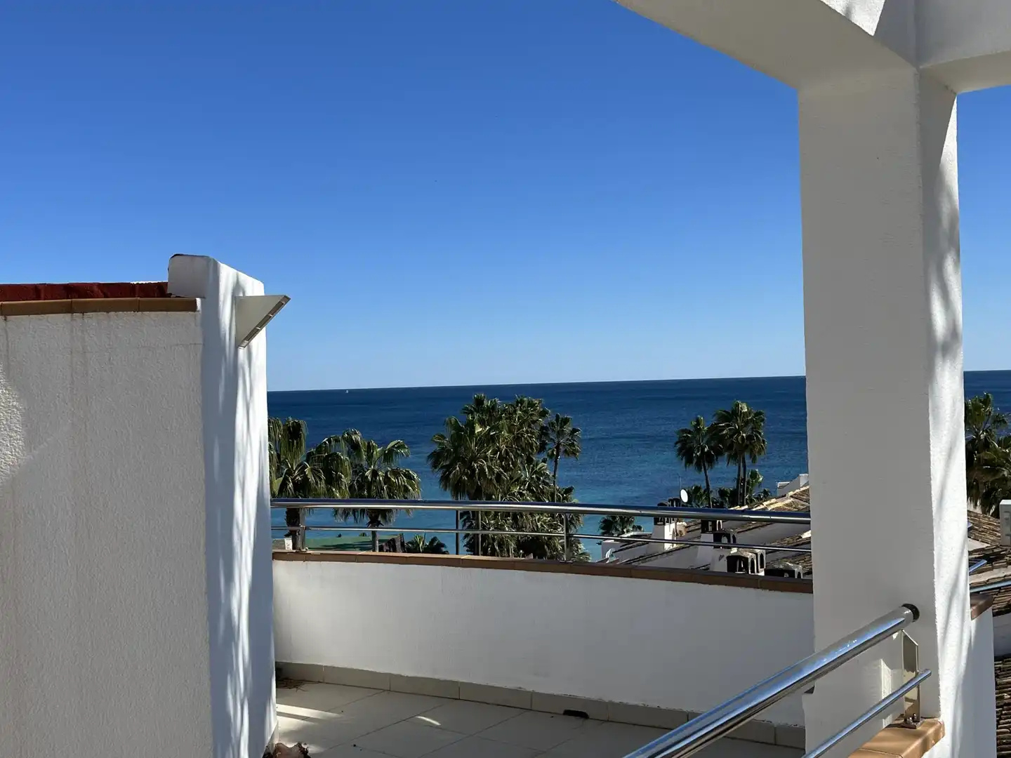 Vista exterior de Casa o xalet en venda en Orihuela amb Jardí privat, Terrassa i Piscina