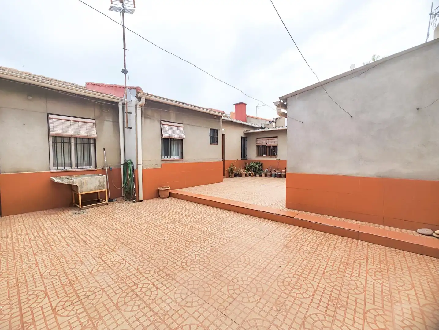 Vista exterior de Casa o xalet en venda en Puertollano amb Calefacció, Traster i Moblat