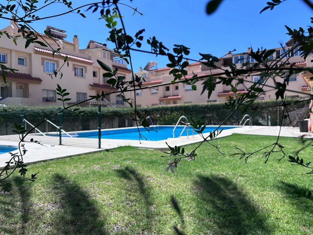 Piscina de Casa adosada de lloguer en Vélez-Málaga amb Aire condicionat, Calefacció i Terrassa