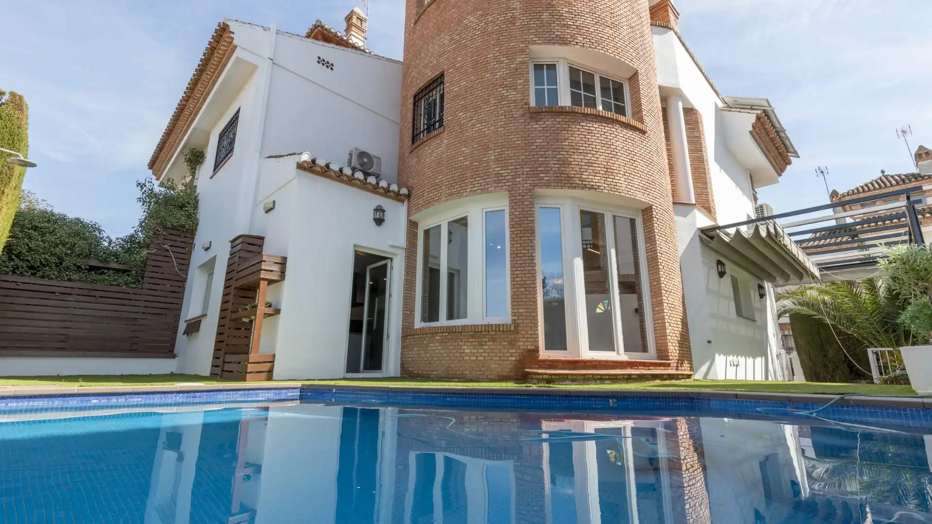 Swimming pool of Houses for sale in  Granada Capital  with Air Conditioner, Terrace and Swimming Pool