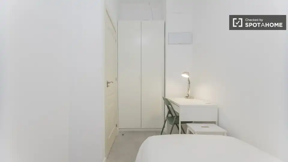 Schlafzimmer von Wohnung zur Miete in Valencia mit Klimaanlage, Heizung und Möbliert