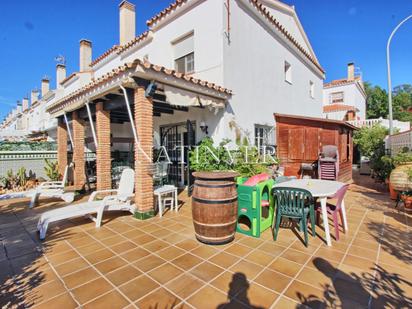 Vista exterior de Casa adosada en venda en Rincón de la Victoria amb Terrassa