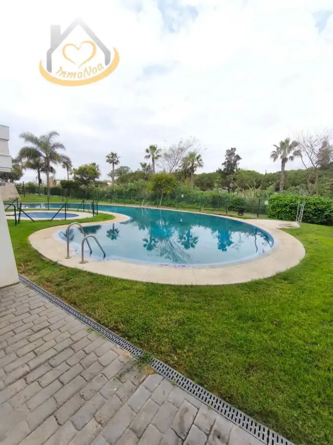 Schwimmbecken von Wohnungen zum Verkauf in El Rompido mit Klimaanlage, Terrasse und Möbliert