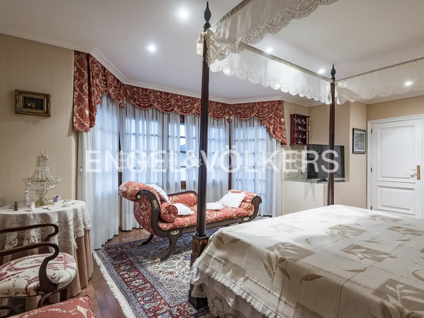 Schlafzimmer von Country house zum Verkauf in Seva mit Klimaanlage, Heizung und Privatgarten