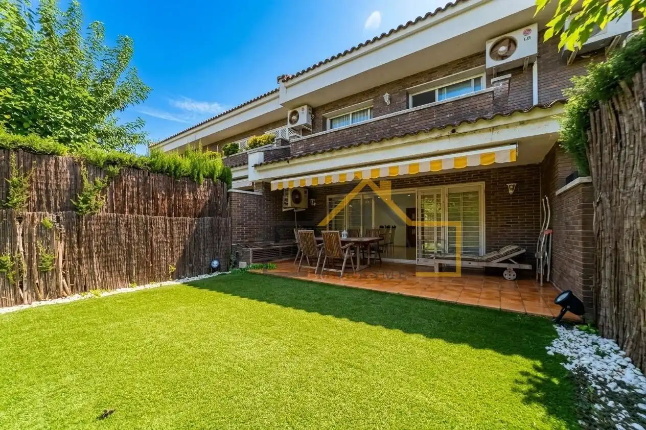 Casa a schiera con piscina in vendita a Ametllareda