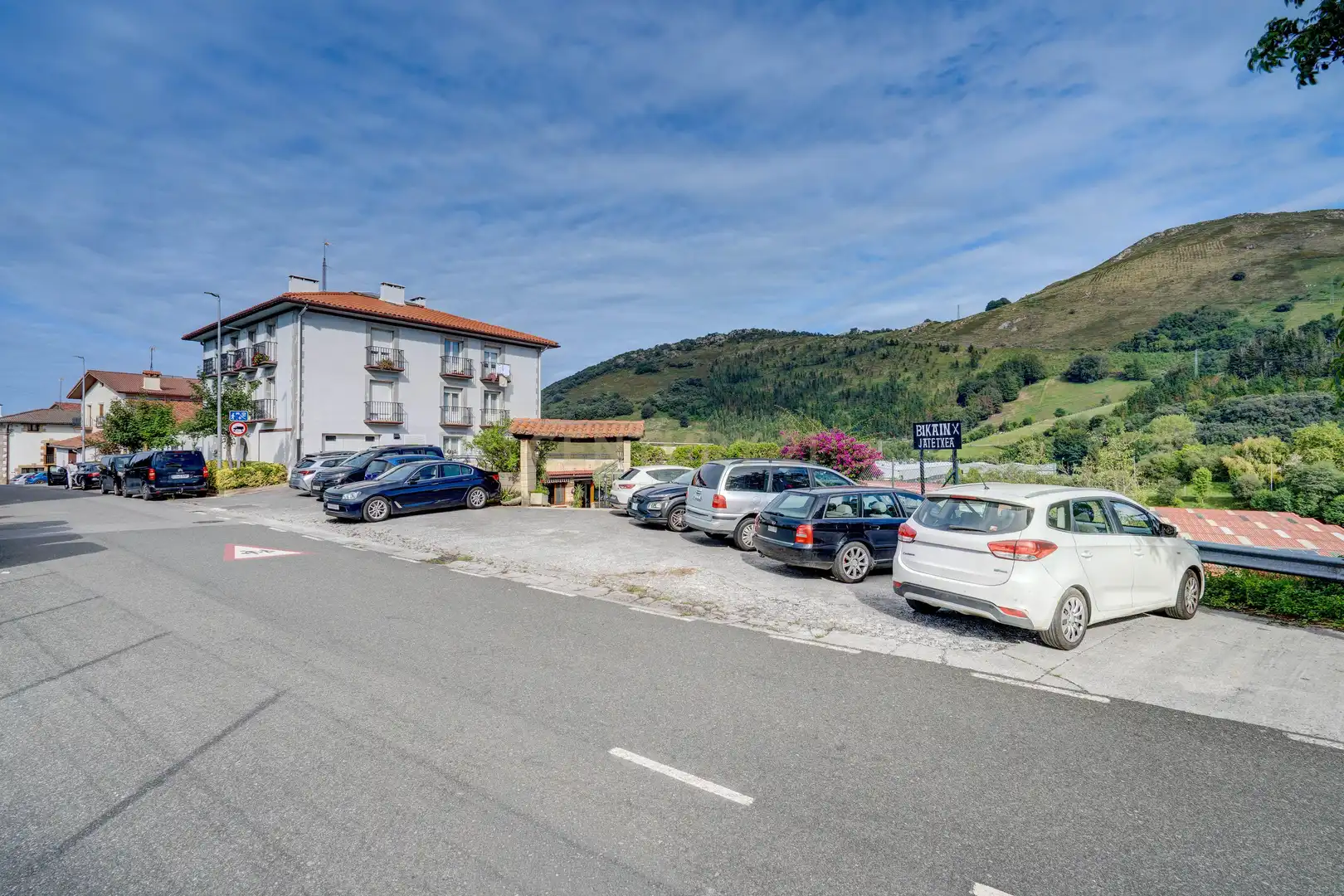 Parking of Commercial properties for sale in Deba  with Air Conditioner
