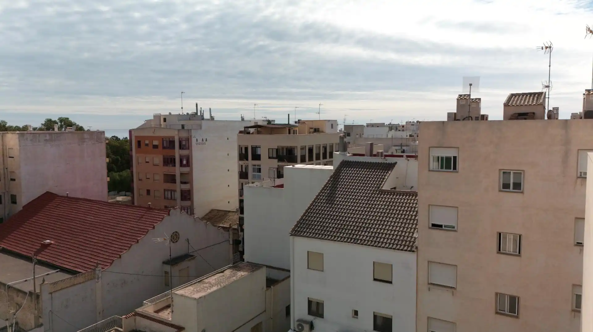 Vista exterior de Casa o xalet en venda en Guardamar del Segura amb Piscina comunitària