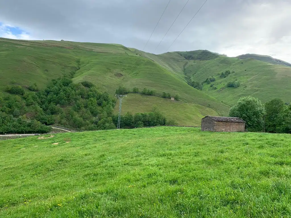 Casa o xalet en venda en Vega de Pas amb Jardí privat