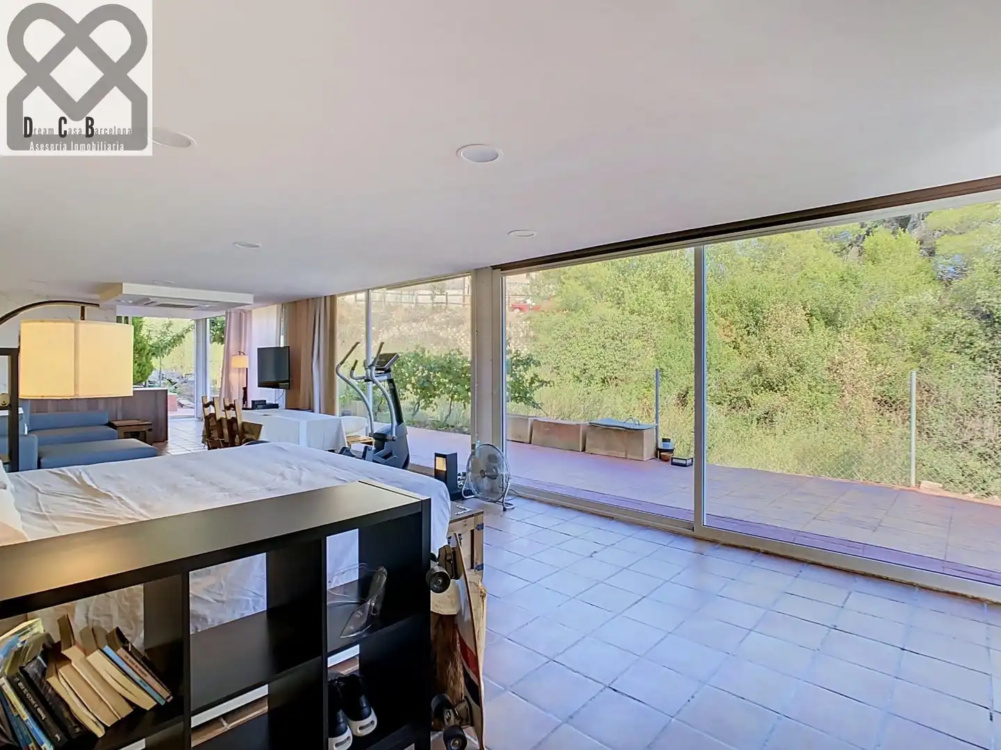 Sala d'estar de Casa o xalet en venda en Corbera de Llobregat, Barcelona