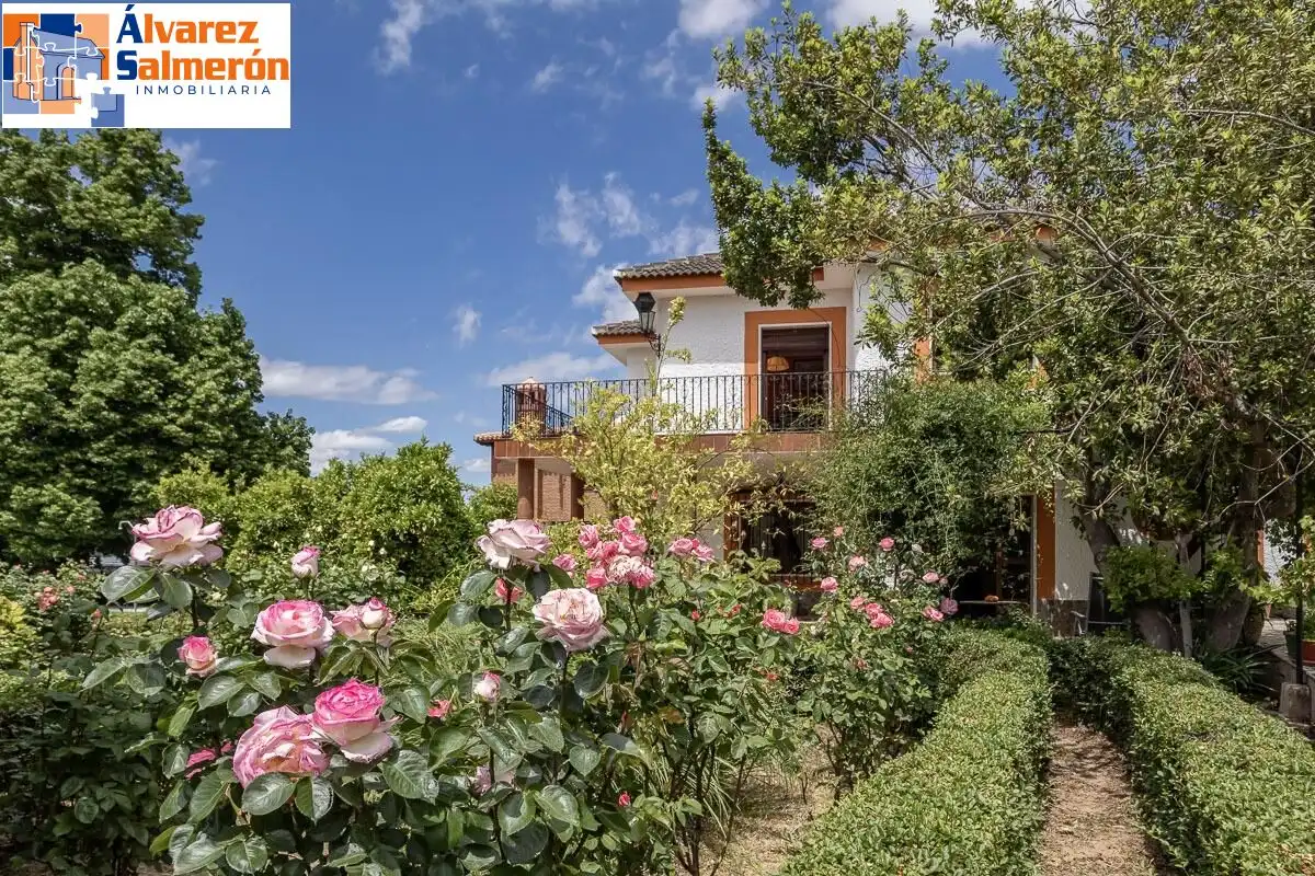 Jardín de Casa o chalet en venta en Huétor Vega con Aire acondicionado, Calefacción y Jardín privado