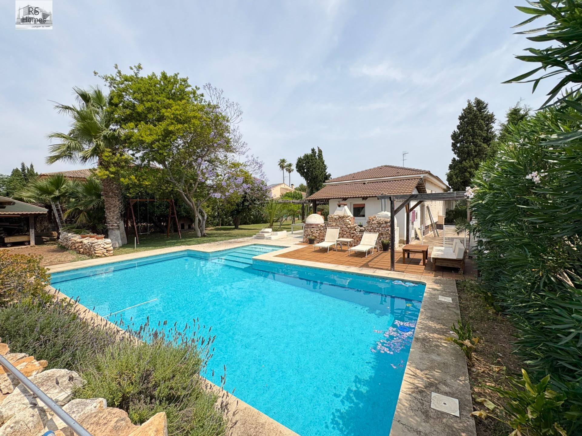 Swimming pool of House or chalet for sale in La Pobla de Vallbona  with Air Conditioner, Heating and Private garden