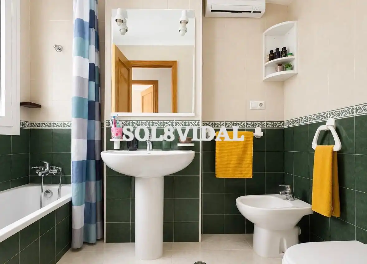 Bany de Casa o xalet en venda en Orihuela amb Terrassa, Balcó i Piscina comunitària