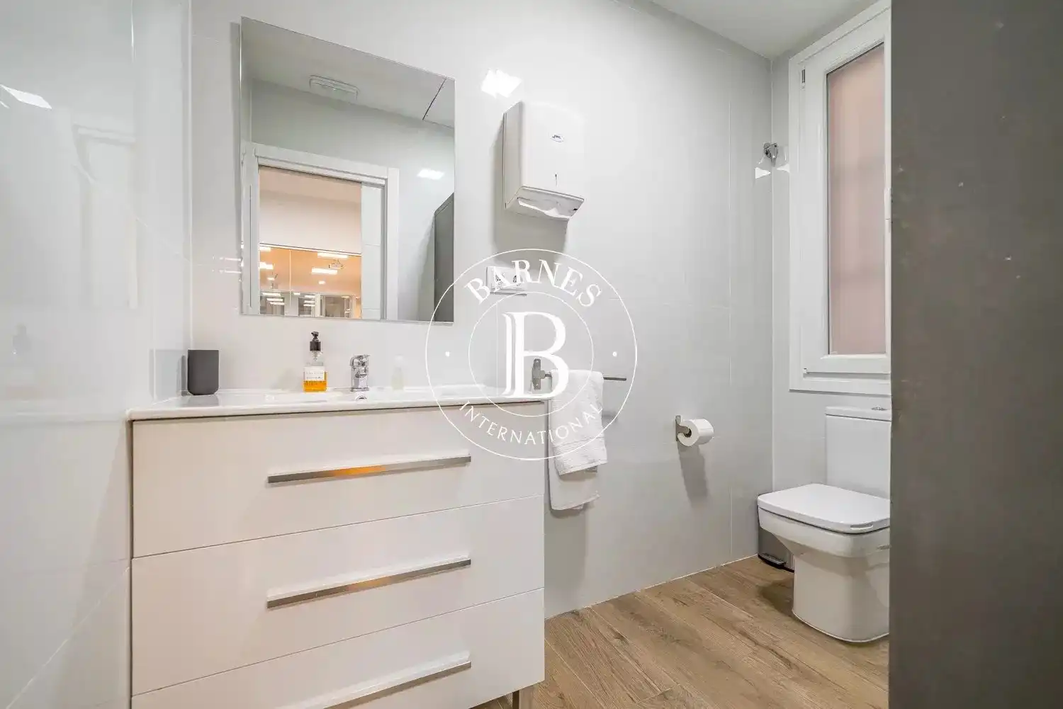 Badezimmer von Geschaftsraum zur Miete in Madrid mit Klimaanlage
