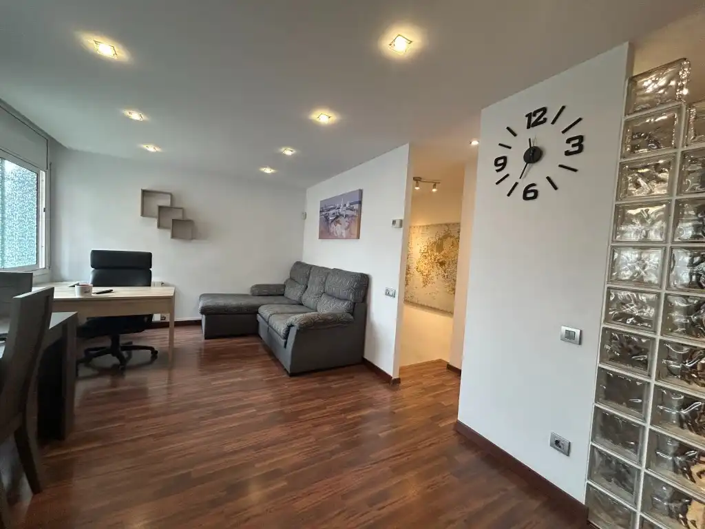 Sala de estar de Dúplex en venta en Badalona con Calefacción, Parquet y Alarma