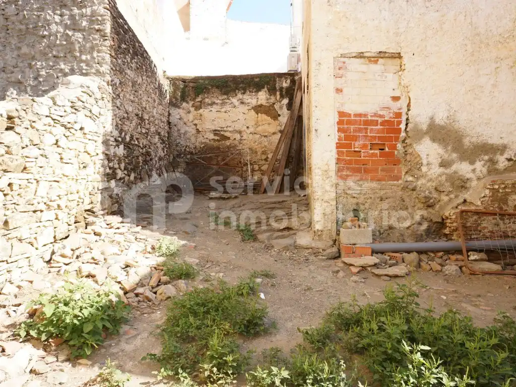 Casa adosada en venta en Benamocarra con Jardín privado, Terraza y Amueblado
