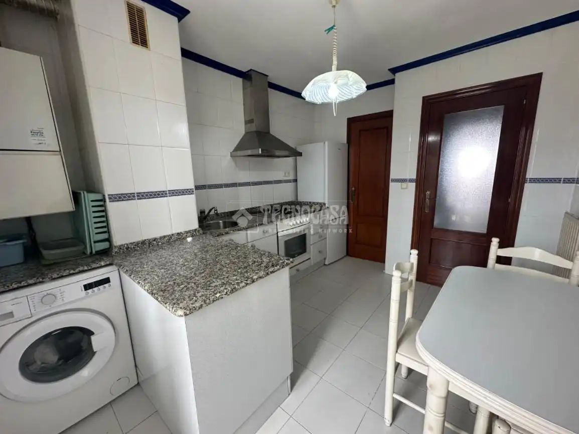 Cocina de Piso en venta en Santander con Calefacción