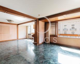 Flat for sale in  Valencia Capital  with Air Conditioner