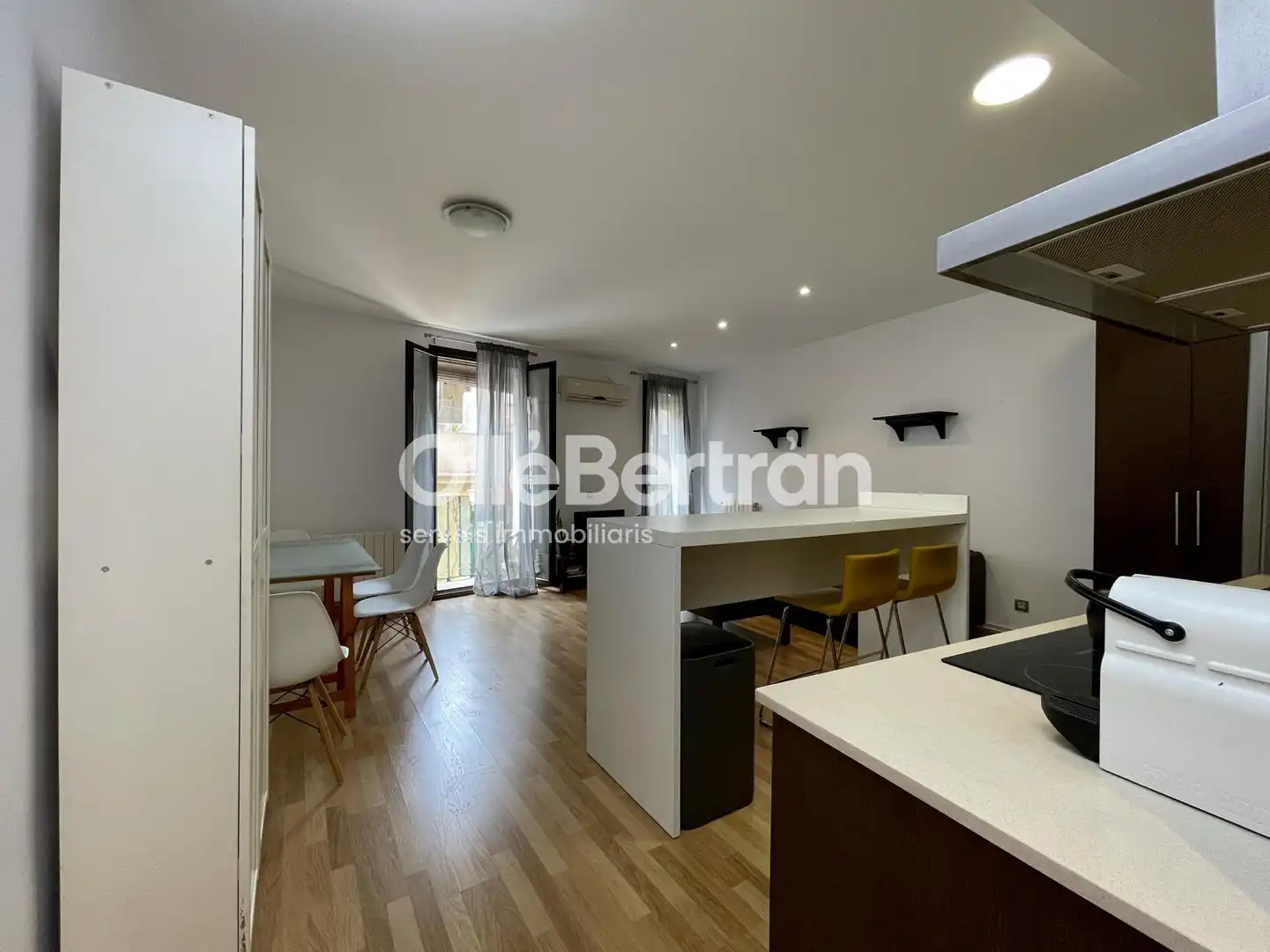 Exterior view of Flat for sale in Barcelona  with Air Conditioner, Heating and Oven