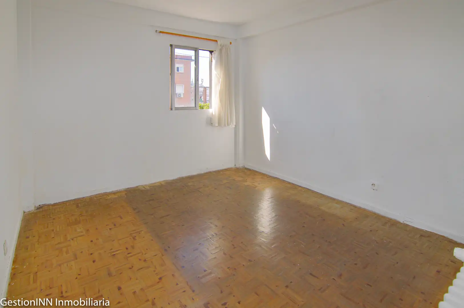 Habitación de Piso en venta en Madrid con Calefacción, Parquet y Terraza