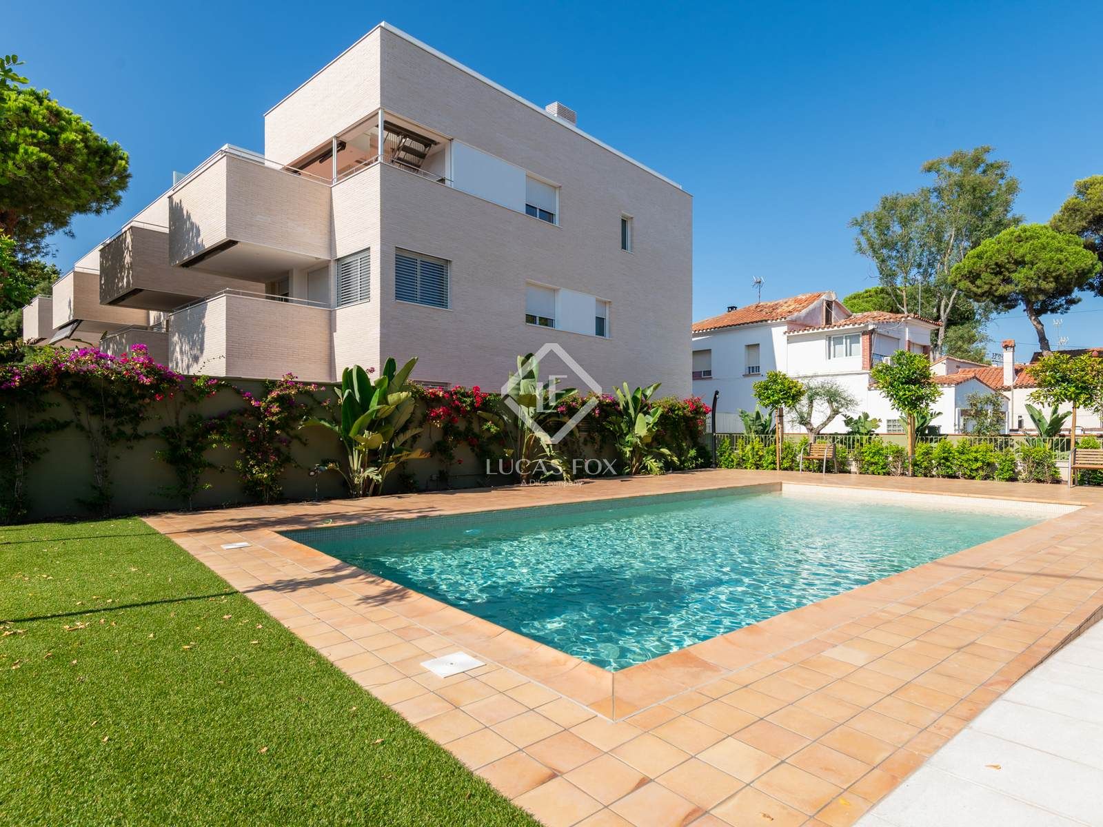 Swimming pool of Flat to rent in Castelldefels  with Air Conditioner, Private garden and Terrace