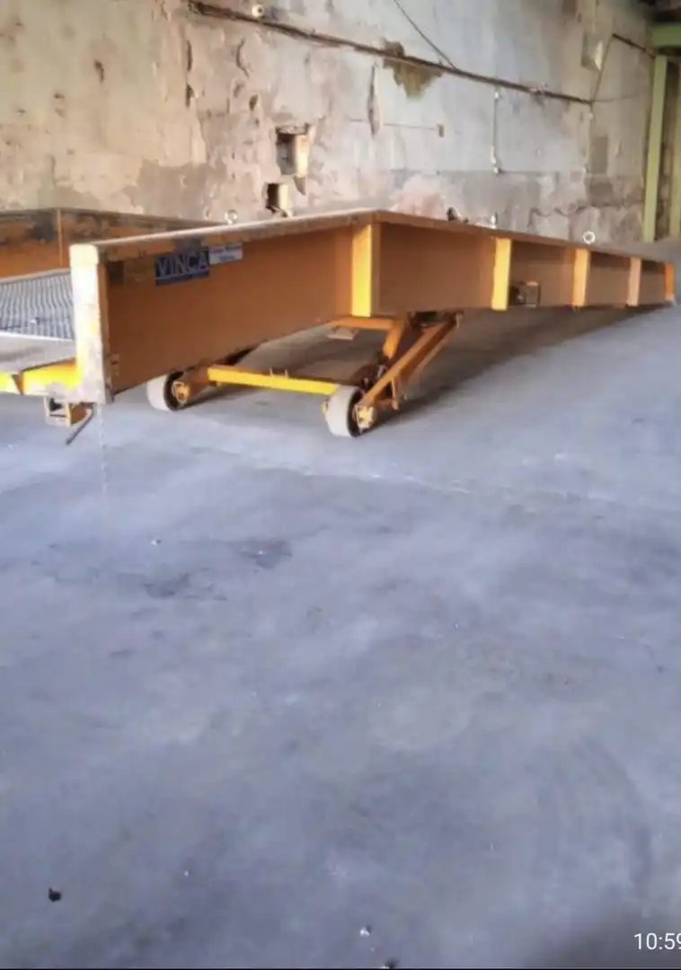 Parkplatz von Fabrikhallen zur Miete in Esparreguera