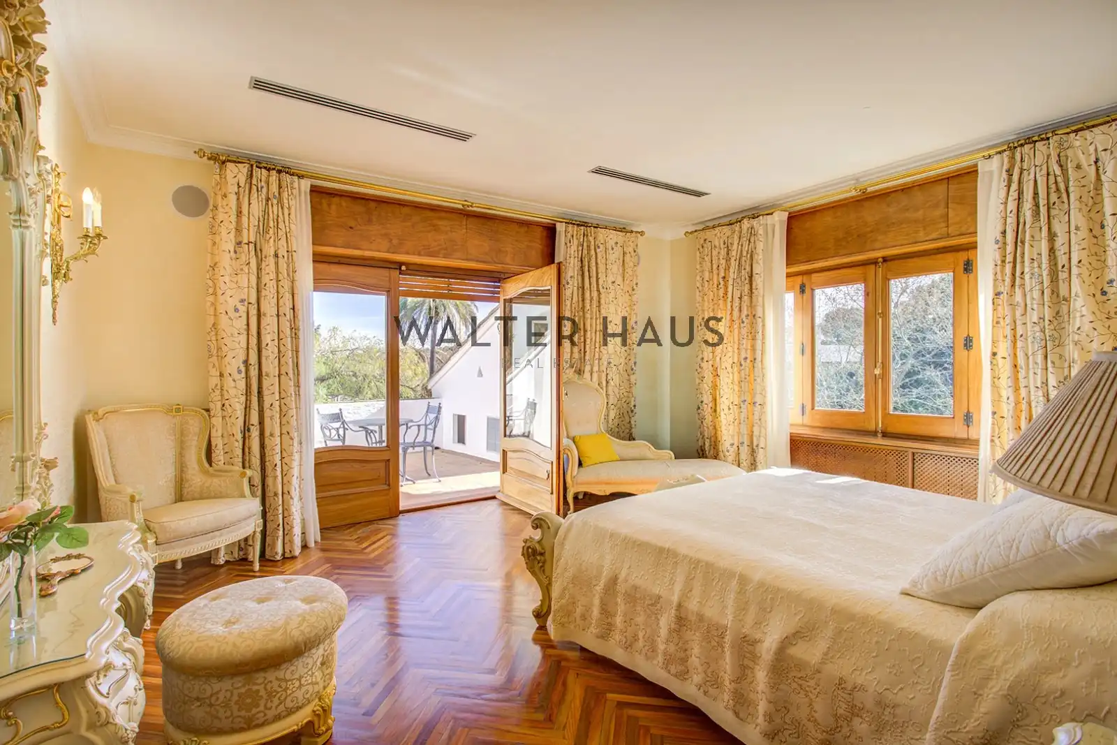 Schlafzimmer von Haus oder Chalet zum Verkauf in Sitges mit Klimaanlage, Heizung und Privatgarten